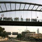 Ciudadanos de Israel muestran su respeto a las víctimas del Holocausto durante los minutos de silenc
