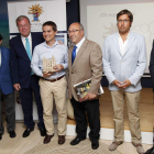 Foto de familia ayer por la tarde en la presentación de Mundileón en la agencia Pangea. RAQUEL P. VIECO