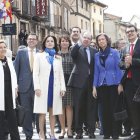 La reina conoce de cerca la exposición. J. L. LEAL