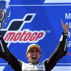 Albert Arenas (KTM) celebra su segunda victoria en el Mundial de Moto3, hoy, en Phillip Island (Australia).