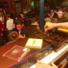 Los cotillones de Nochevieja y las fiestas en los pub y bares musicales del Barrio Húmedo son claves