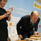 Aguirre cantó el cumpleaños feliz a Rubalcaba en un acto público.