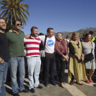 A la izquierda, el encuentro de ayer entre los actores, y a la derecha, una escena original de la serie.