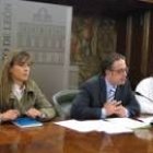 Gema Cabezas, Javier Chamorro y Abel Pardo, durante la presentación de la visita de hoy al Senado