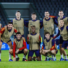 Varios de los internacionales posan antes del entrenamiento de la selección española. SEFUTBOL