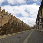 Las cercas medievales, en el tramo que discurre por la calle Prado de los Judíos, uno de los más deteriorados y que ahora será restaurado. RAMIRO