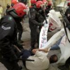 La Ertzaintza disolvió ayer en Vitoria una concentración de apoyo a las candidaturas de AuB