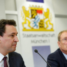 Las autoridades alemanas informan en Múnich sobre los avances en la investigación por dopaje. A la izquierda, en ministro de Justicia bávaro Georg Eisenreich.