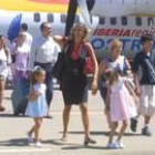 El número de viajeros de este año en el aeropuerto leonés asciende a 24.816