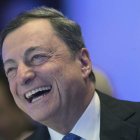El presidente del BCE, Mario Draghi, en un congreso de banca en Alemania. BORIS ROESSLER