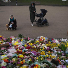 Mujeres rinden tributo ayer en Londres a Sarah Everard. NEIL HALL