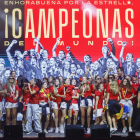 La selección española femenina de fútbol, nueva campeona del Mundo, durante la celebración con la afición este lunes en la explanada Puente del Rey, en Madrid Río. RODRIGO JIMÉNEZ