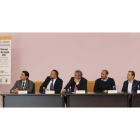 Milagros Marcos, interviene durante la clausura del Foro en presencia de Jesús Barras, Gerardo Álvarez Courel, Joaquín Sánchez Torné, Manuel Moracho, Mario Oliveria y Pablo Linares. ANA F. BARREDO