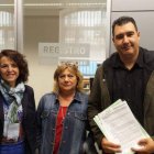 Pastor, Fernández y Moro, tras registrar la denuncia al regidor. DL