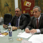 Isabel Carrasco, Rafael Álvarez y Emilio Gutiérrez en la Casa de León en Madrid.