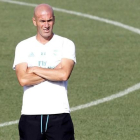 Zinedine Zidane durante el entrenamiento de este sábado en la ciudad deportiva del Madrid