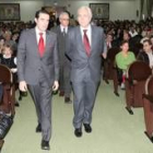 Suárez-Quiñones, Concepción y García Prada, en una imagen de archivo de un acto en la Universidad