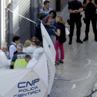 Efectivos de la Policia Municipal y Cientifica en calle de Sueca de Valencia, tras el hallazgo de un cadáver descuartizado