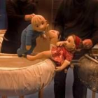 La obra mezcla actores y marionetas de manera magistral
