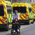 Ambulancias en el Royal Hospital de Londres, hoy. ANDY RAIN