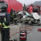 Una dotación de los bomberos del Ayuntamiento de León se desplazó hasta el lugar del accidente
