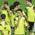 Munir, en el centro, entre sus nuevos compañeros en el entrenamiento de la selección española en Valencia.