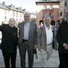 Monseñor Baltasar Porras -segundo por la izquierda- a su entrada en la exposición «Yo Camino»