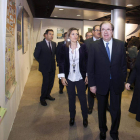 Milagros Marcos y Juan Vicente Herrera, ayer en la exposición de Burgos.