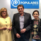 Mar González, Fidentino Reyero y Ana Rosa Sopeña, ayer en León. DL