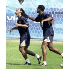 Ronaldinho y Kluivert durante un entrenamiento