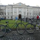 Las bicicletas aparcadas de los alumnos del colegio Trinity College de Dublin