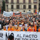 Pensionistas en la plaça de la Catedral de Barcelona, que han secundado la convocatoria de la Coordinadora de Pensionistas en Defensa del Sistema Público de Pensiones.
