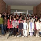 Estudiantes de Magisterio y del CRA, durante la visita de los primeros
