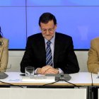 Cospedal, Rajoy y Arenas, en la reunión extraordinaria que se celebró el sábado.