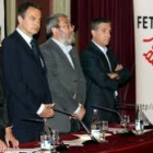 La ministra de Educación, Mercedes Cabrera, Rodríguez Zapatero y los líderes de UGT y CC.OO.