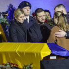 Zelenski y su esposa Olena en el funeral de la cúpula de Interior muerta en accidente de helicóptero. OLEG PEREVERZEV