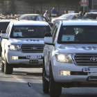 El convoy de los inspectores de la ONU cruza la frontera entre Síria y Líbano.