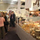 La feria de muestras ofrece una amplia variedad de productos alimenticios.