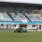 El campo de Compostilla recibía ayer los últimos retoques antes de que hoy sea el gran protagonista del deporte en Ponferrada.