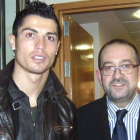 Alberto Villaverde, socio del Madrid, junto a Cristiano Ronaldo.