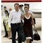 Zapatero y su esposa, a su llegada a Lanzarote de vacaciones