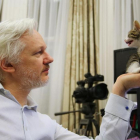 El fundador de WikiLeaks, Julian Assange, en la Embajada ecuatoriana en Londres.