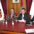 Los alcaldes de Acevedo, Riaño, Posada de Valdeón y la representante de Velilla en la rueda de prens