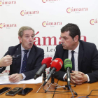 Vega, presidente de la Cámara de León y Morán, vicepresidente, presentaron la iniciativa. JESÚS F. SALVADORES
