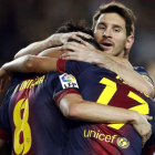 Leo Messi y Andrés Iniesta celebran el segundo gol de su equipo frente al Celta, obra de Villa.