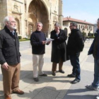Juan Pedro Aparicio (primero por la izquierda) y Álvaro del Amo (tercero), en San Marcos.
