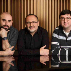 Los componentes de Nani García Trío, con su líder en medio.