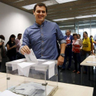 El líder de Ciudadanos, Albert Rivera, vota en Barcelona.