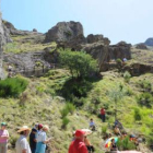 El impresionante paraje de Piedrasecha, con la ermita al fondo, se llenó de visitantes