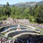 El espectáculo de agua en La Granja de San Ildefonso atrajo a 10.000 personas. PABLO MARTÍN
